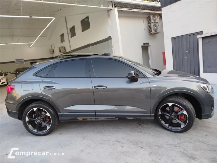 Q3 2.0 40 TFSI Performance Black Quattro