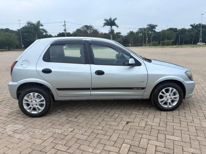 CELTA 1.0 MPFI Life 8V