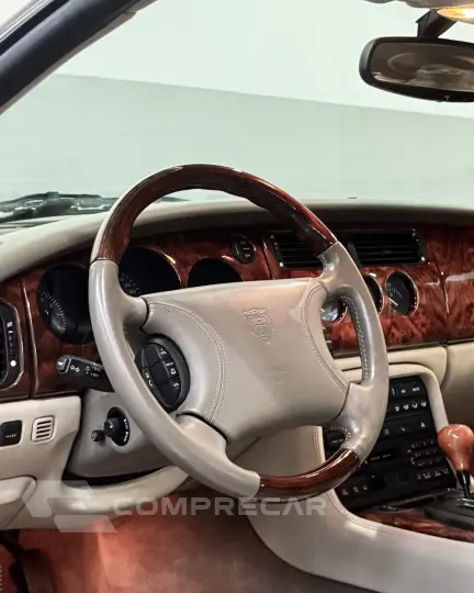 XK8 4.0 Conversível V8 32V