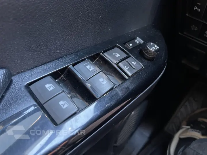 HILUX 2.8 D-4D TURBO DIESEL CD SRX 4X4 AUTOMÁTICO