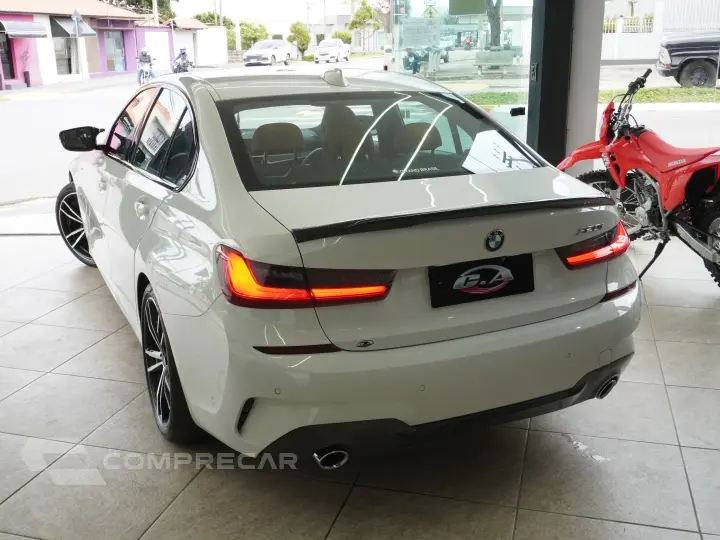 320i 2.0 16V TURBO GASOLINA M SPORT AUTOMÁTICO