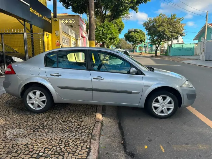 Megane Sedan Dynamique 2.0 16V Aut.