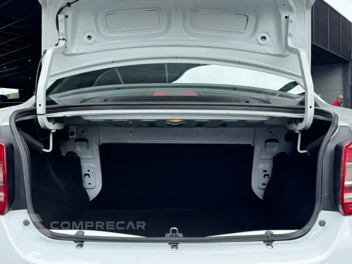 LOGAN 1.6 Expression 8V