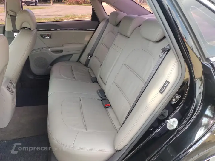 AZERA 3.3 MPFI GLS Sedan V6 24V