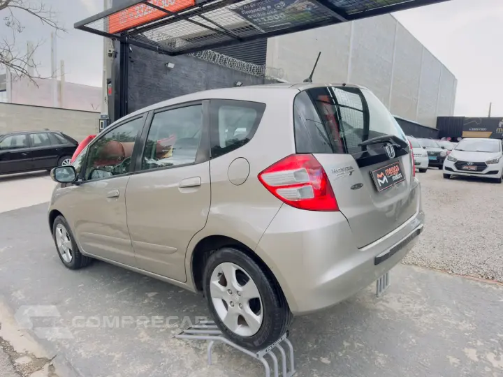 Fit 1.4 16V 4P LX FLEX