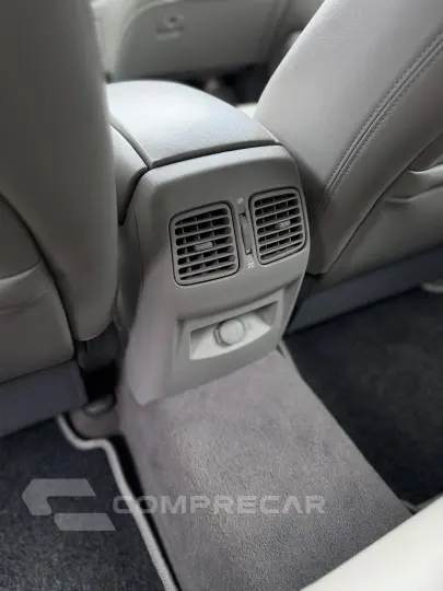 AZERA 3.3 MPFI GLS Sedan V6 24V