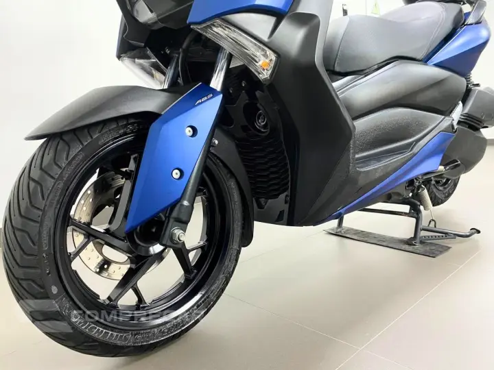 YAMAHA XMAX ABS