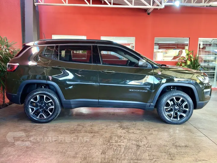 COMPASS 2.0 16V DIESEL TRAILHAWK 4X4 AUTOMÁTICO