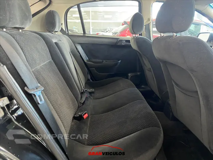 ASTRA 2.0 MPFI ADVANTAGE SEDAN 8V FLEX 4P MANUAL