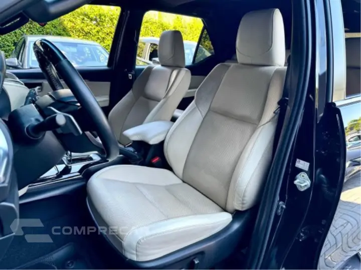 HILUX SW4 2.8 D-4D TURBO DIESEL DIAMOND 7L 4X4 AUTOMÁTICO
