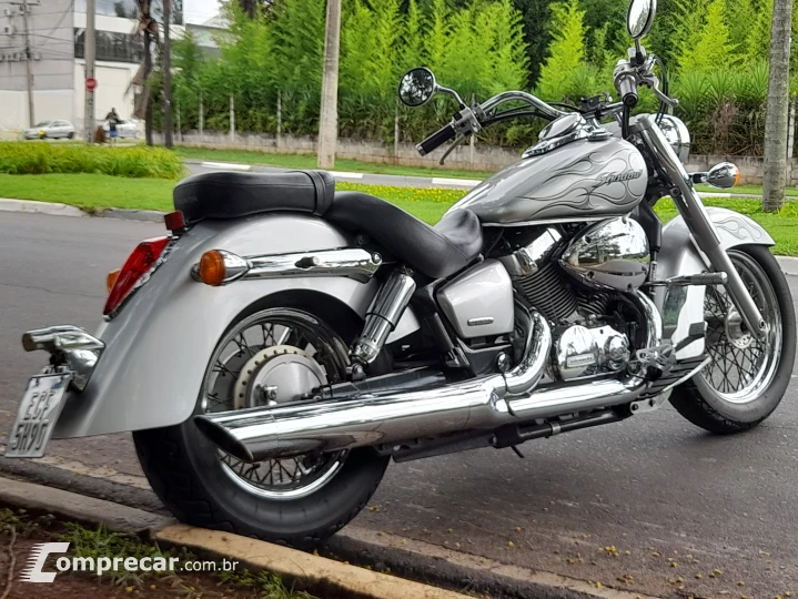 Shadow 750