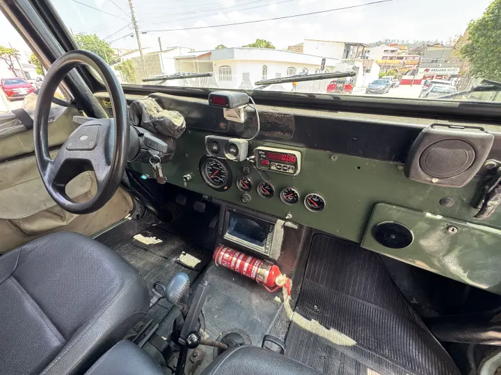 JEEP 2.6 6 Cilindros 12V