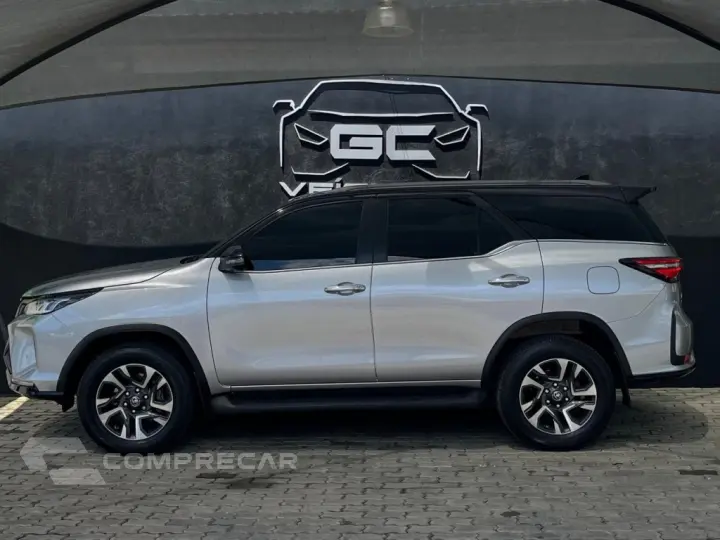 HILUX SW4 2.8 D-4D TURBO DIESEL DIAMOND 7L 4X4 AUTOMÁTICO