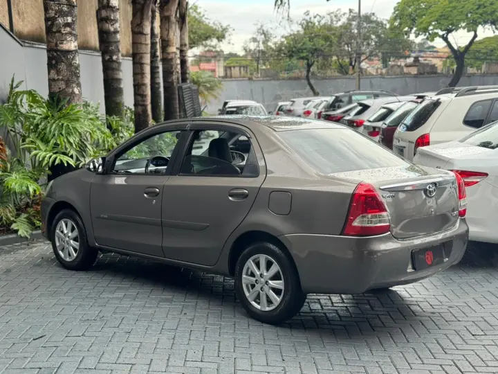 ETIOS 1.5 XLS Sedan 16V