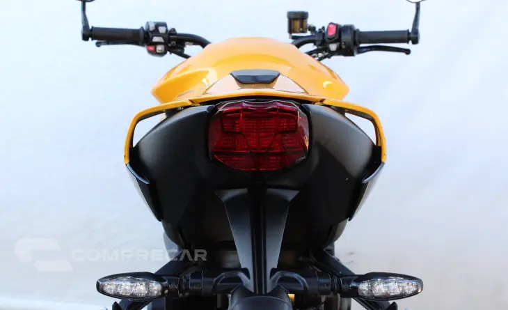 TRIUMPH STREET TRIPLE RS ABS