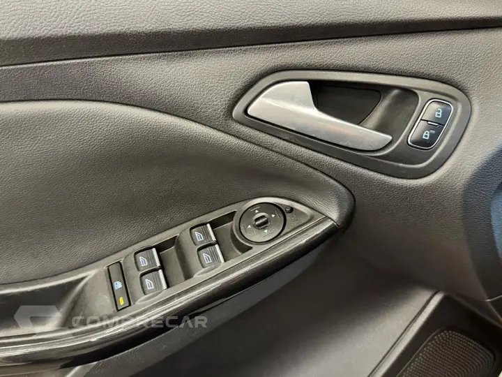 Focus 2.0 Titanium 16V Flex 4P Powershift