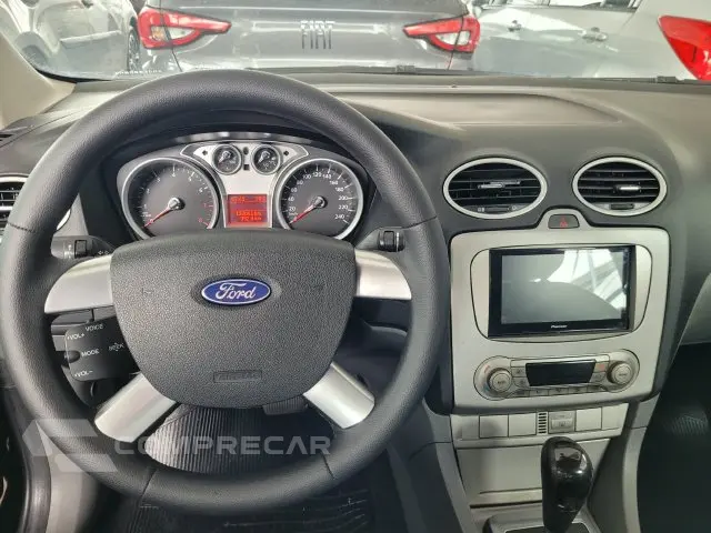 FOCUS HATCH - 2.0 GLX 16V 4P AUTOMÁTICO