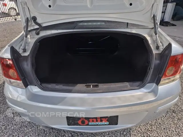 VECTRA SEDAN - 2.0 MPFI EXPRESSION 8V 140CV 4P MANUAL