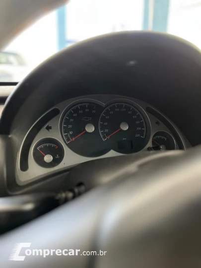 CORSA 1.4 MPFI Premium Sedan 8V