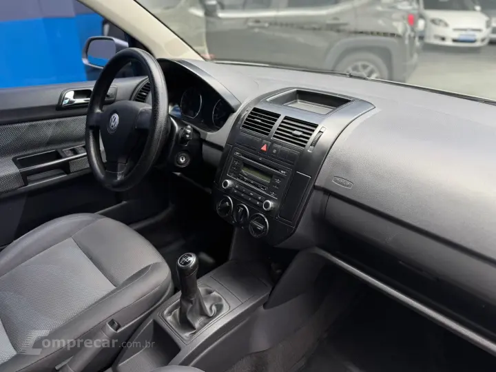 POLO SEDAN 1.6 MI Comfortline 8V