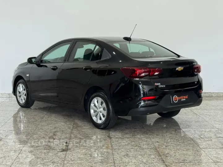 ONIX 1.0 Turbo Plus LT