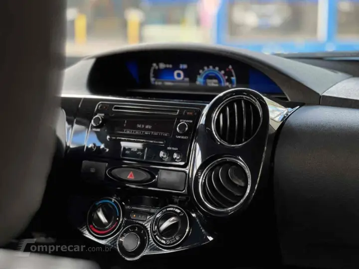 ETIOS 1.5 X PLUS SEDAN 16V FLEX 4P AUTOMÁTICO