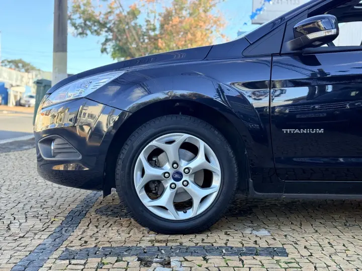 FOCUS 2.0 Titanium Hatch 16V