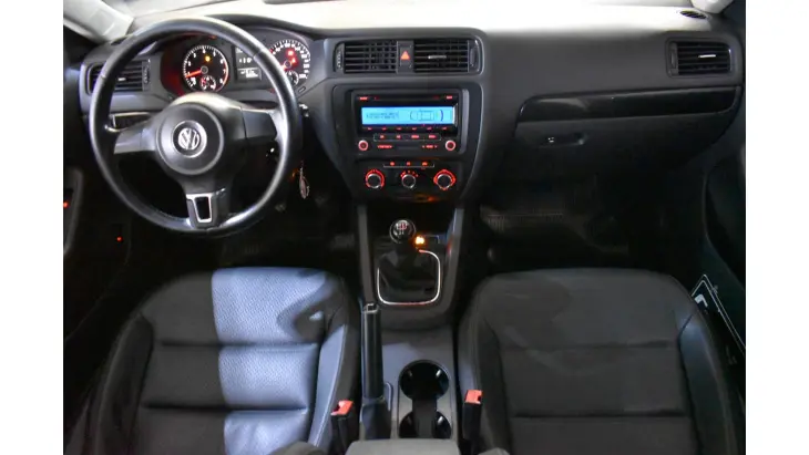 JETTA - 2.0 COMFORTLINE 4P MANUAL