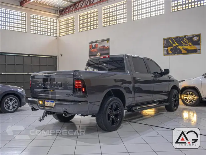 CLASSIC 5.7 V8 Laramie Night Edition CD 4X4