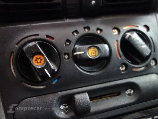 CLASSIC - 1.0 MPFI VHCE 8V 4P MANUAL