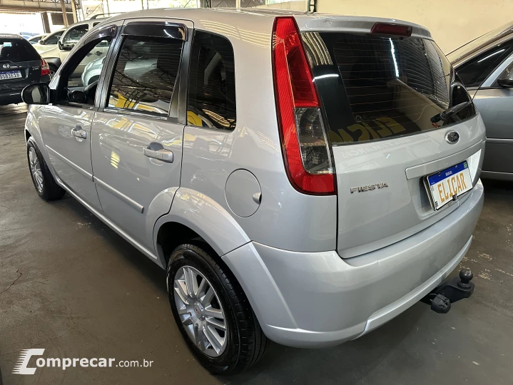 FIESTA 1.6 MPI Class Hatch 8V
