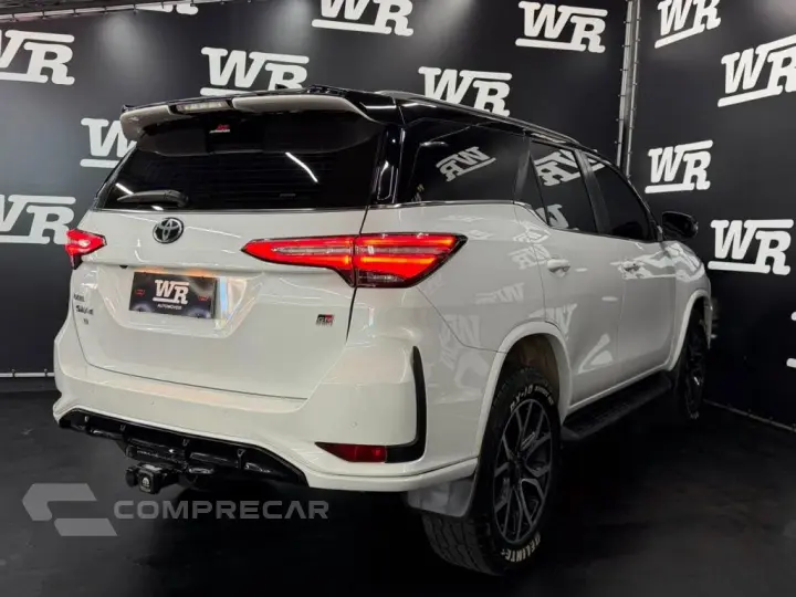 HILUX SW4 2.8 D-4d Turbo Gr-s 7L 4X4