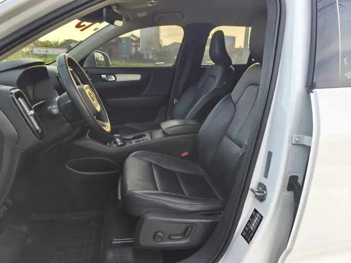 XC 40 2.0 T5 GASOLINA MOMENTUM AWD GEARTRONIC