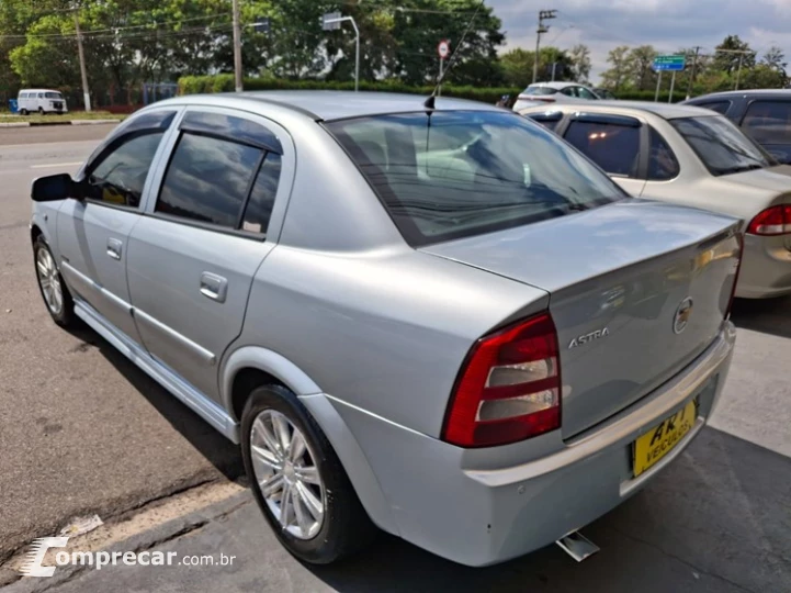 ASTRA 2.0 MPFI Advantage Sedan 8V