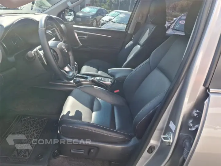 HILUX SW4 2.8 D-4D TURBO DIESEL SRX PLATINUM 7L 4