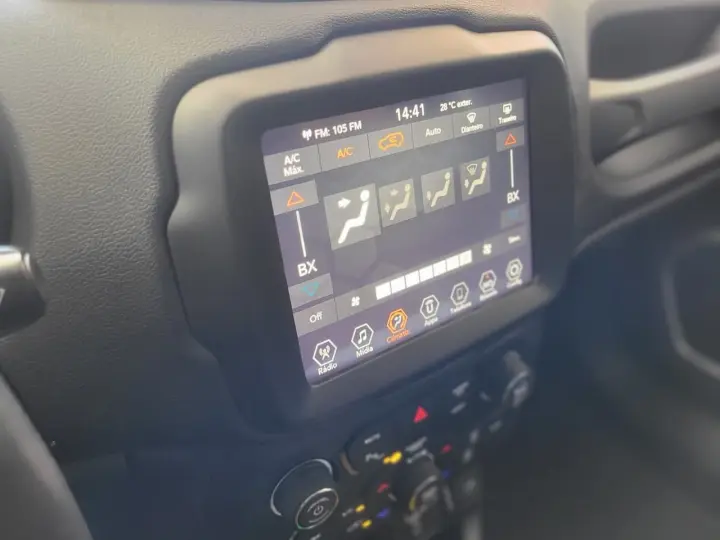 Renegade Longitude 1.8 4x2 Flex 16V Aut.