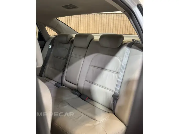 AZERA 3.3 MPFI GLS SEDAN V6 24V GASOLINA 4P AUTOMÁTICO