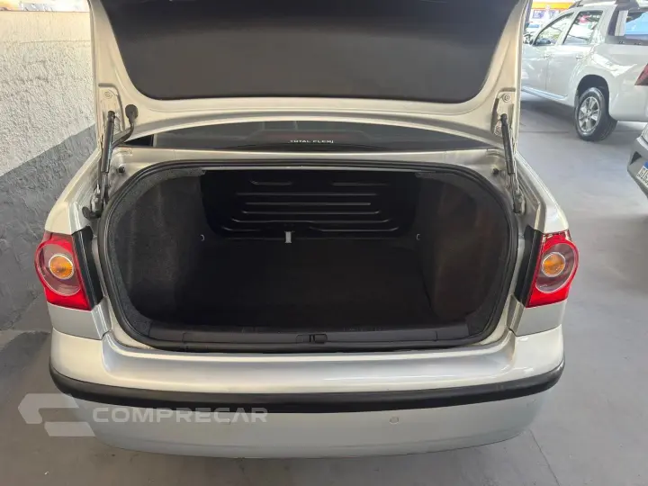 POLO SEDAN 1.6 MI 8V