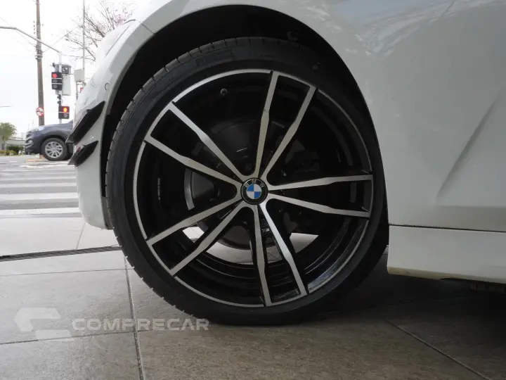320i 2.0 16V TURBO GASOLINA M SPORT AUTOMÁTICO