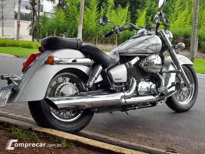 Shadow 750