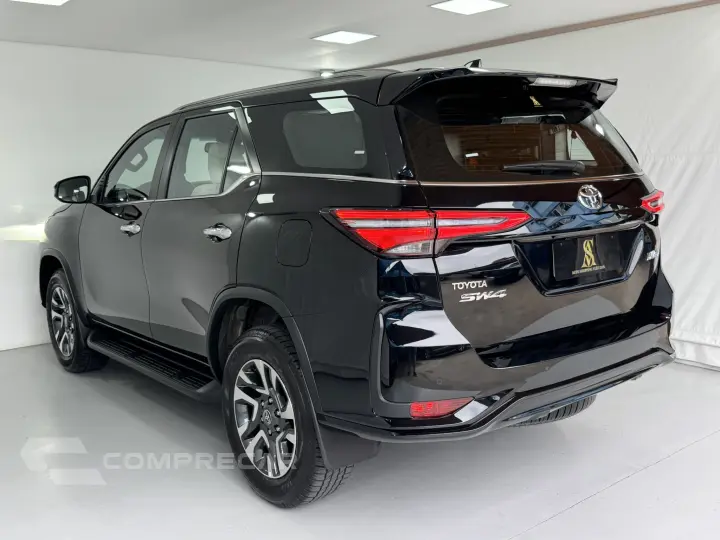 HILUX SW4 2.8 SRX Diamond 4X4 7 Lugares 16V Turbo Intercoole