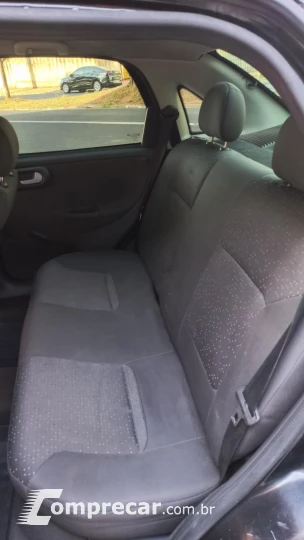 CORSA 1.4 MPFI Premium Sedan 8V