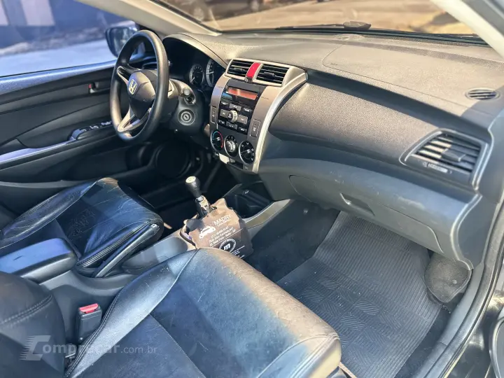 CITY 1.5 LX Sedan 16V