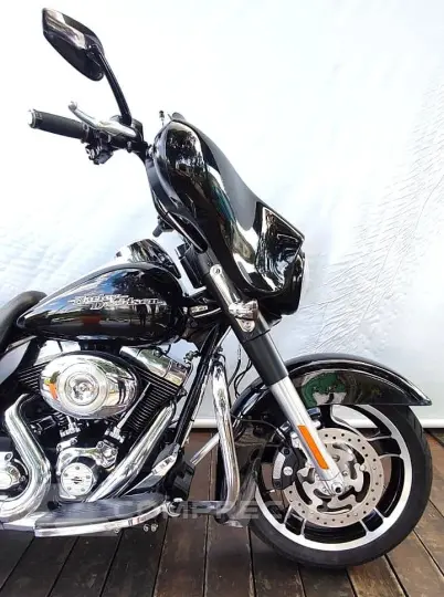 HARLEY-DAVIDSON STREET GLIDE