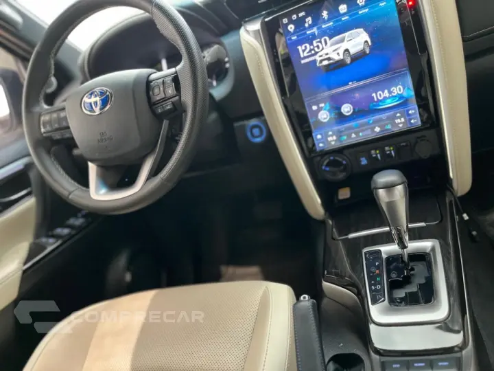 HILUX SW4 2.8 D-4D TURBO DIESEL DIAMOND 7L 4X4 AUTOMÁTICO