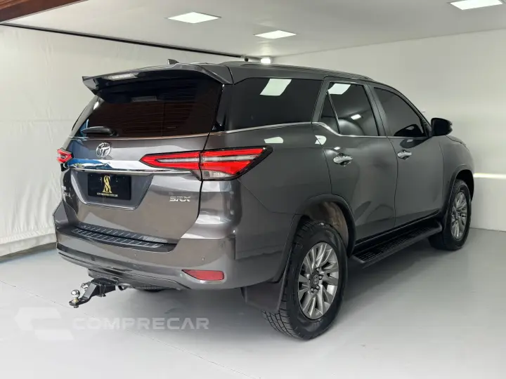 HILUX SW4 2.8 D-4d Turbo SRX 7L 4X4