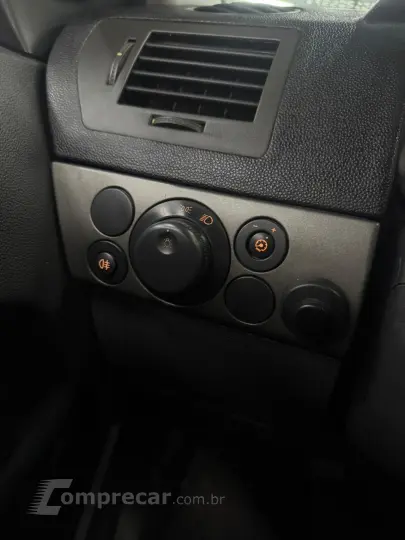 VECTRA 2.0 MPFI Expression 8V