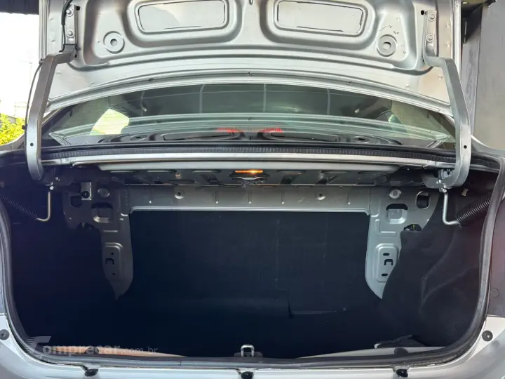 LOGAN 1.6 Expression 8V