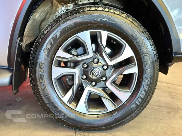 HILUX SW4 2.8 D-4D TURBO DIESEL DIAMOND 7L 4X4 AUTOMÁTICO