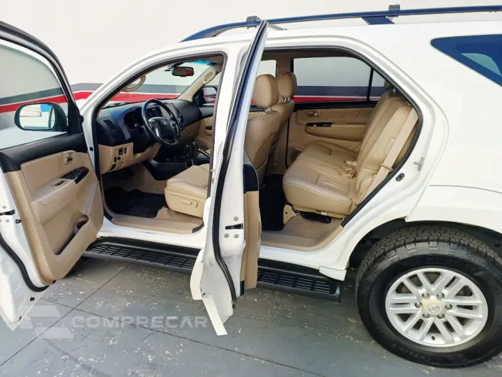 Hilux SW4 SRV D4-D 4x4 3.0 TDI Dies. Aut